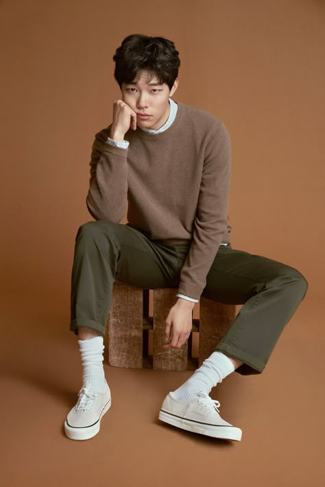 Ryu Jun Yeol WALLPAPER #wallpaper #lockscreen Men Earthy Fashion, Man In Hoodie Reference, Fashion Photography Poses Mens, Ryu Jun Yeol Wallpaper, Men Pose Reference, Korean Men Fashion, Jun Yeol, Mode Poses, Korean Mens Fashion