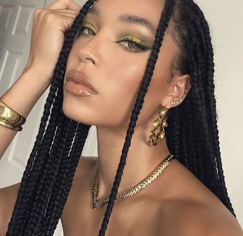 444 Box Dreads, Green Eyeshadow Look, Mekap Mata, Smink Inspiration, Natural Makeup Tutorial, Green Makeup, Green Eyeshadow, Make Up Inspo, Long Braids