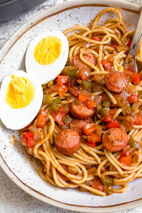 Haitian Spaghetti is a flavorful pasta dish made with tomato sauce, diced veggies and chopped hot dogs. Haitian Spaghetti Recipe, Haitian Spaghetti, Haitian Food, Haitian Food Recipes, Spaghetti Recipe, Nigerian Food, Tasty Recipes Videos, Healthy Food Dishes, Healthy Homemade Recipes