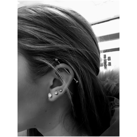 Scaffold Piercing, Scaffolding Piercing, Piercing Girl, Piercing Industrial, Industrial Piercing, Piercing Ideas, Scaffolding, Ear Piercings, Piercings