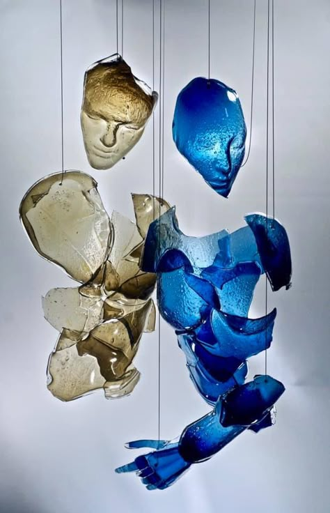 Abstract Glass Art, Blown Glass Sculpture, Glaskunst Inspiration Ideas, Glassblowing Aesthetic, Glass Art Exhibition, Glass Blowing Art, Glass Sculpture Art, Recycled Glass Art, Transparent Art Installation