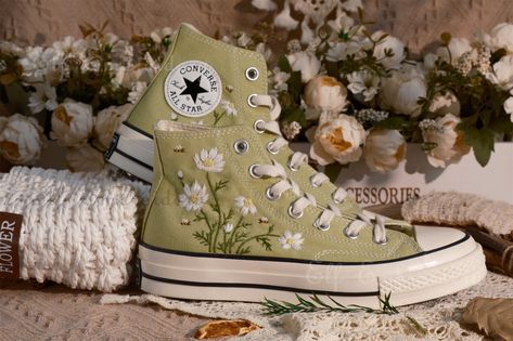 Custom Converse Embroidered Shoes,1970s Converse Chuck Taylor,converse Custom Small Flower/small Flower Embroidery - Etsy UK Small Flower Embroidery, Converse Embroidery, Cute Converse Shoes, Embroidered Converse, Cute Converse, Chuck Taylor Converse, Converse Custom, Preppy Shoes, Pretty Shoes Sneakers