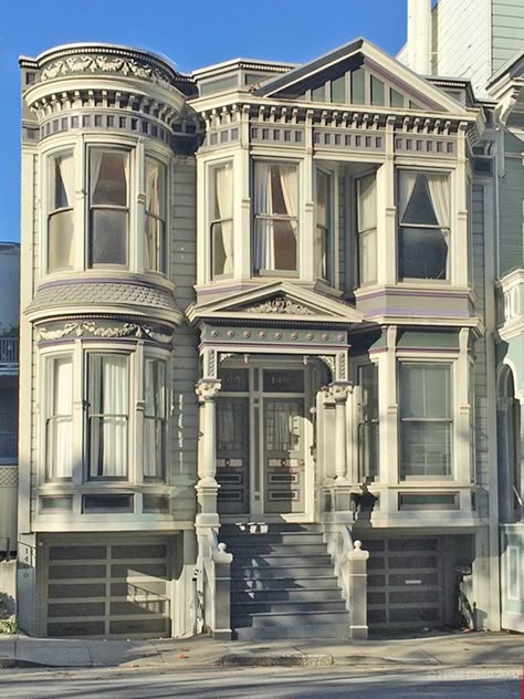 Inside Of Townhouse, Victorian Town House Exterior, Victorian Townhouse Exterior, San Francisco Homes Exterior, Bloxburg San Francisco House, Vintage Apartment Exterior, Cute Vintage House Exterior, Victorian Apartment Exterior, Cute Apartment Exterior