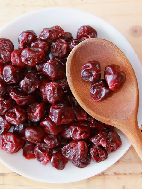 13+ Best Dried Cherry Recipes - caramel and cashews Recipe Using Dried Cherries, Sweet Cherry Recipes, Dried Fruit Recipes, Food Pantry Ideas, Dried Cherry Recipes, Dry Eye Remedies, Dehydrator Ideas, Sour Cherry Recipes, Drink Presentation