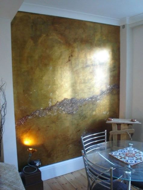 Great example of a faux finished feature wall! beautiful Metallic Wall via Plum Siena #home#homedecor#painting#diy#faux Metallic Paint Walls, Faux Painting, Metallic Wallpaper, Faux Finish, Wall Finishes, Gold Walls, Wall Treatments, Beautiful Wall, Wall Paint