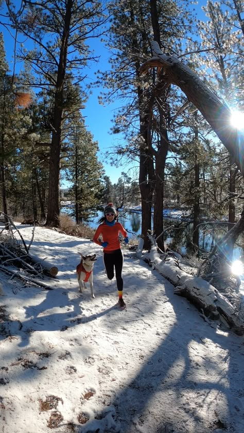 Outdoor Running Outfit, Winter Workout Aesthetic, Running Fits Winter, 2024 Vision Board Running, Winter Fitness, Winter Fitness Aesthetic, Running In The Snow Aesthetic, Running Aesthetic Winter, Running In Winter