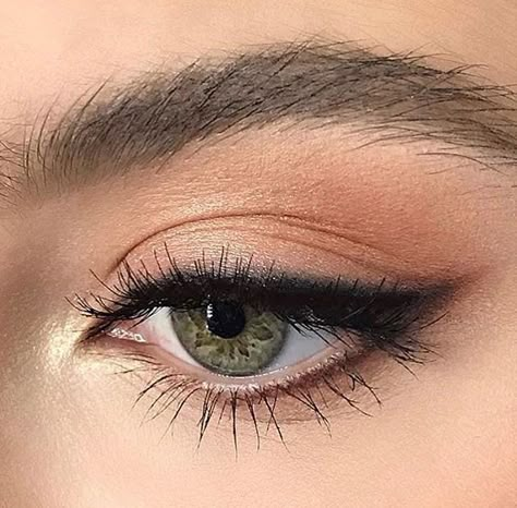 Permanente Make-up, Eyeliner Tips, Mermaid Tears, Eyeliner Styles, Cat Eye Makeup, Best Eyeliner, Smink Inspiration, Hooded Eye Makeup, Makijaż Smokey Eye