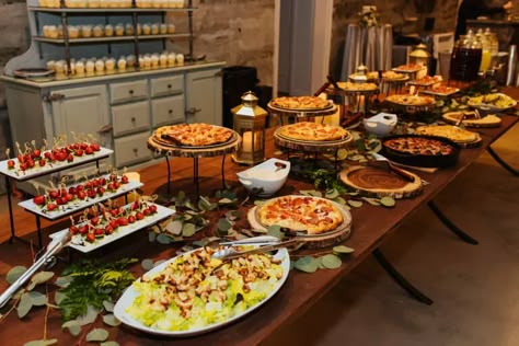 Pizza Wedding Reception, Wedding Reception Ideas Rustic, Pizza Wedding, Pizza Catering, Pizza Buffet, Wedding Buffet Food, Butterfly Pavilion, Mexican Themed Weddings, Wedding Food Ideas