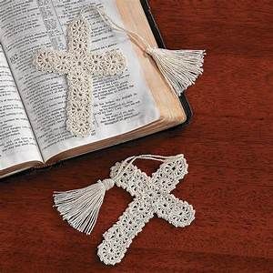 Crocheted Crosses, Crochet Crosses, Crocheted Cross, Beau Crochet, Crochet Bookmark Pattern, Baptism Ideas, Bookmarks Kids, Crochet Bookmarks, Book Markers