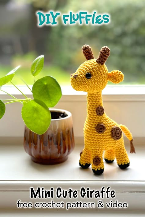 Mini Giraffe Amigurumi, Giraffe Crochet Pattern Free, Crochet Giraffe Free Pattern, Squishy Animals, Giraffe Haken, Giraffe Crochet Pattern, Horse Crochet, Modern Haken, Keychain Patterns