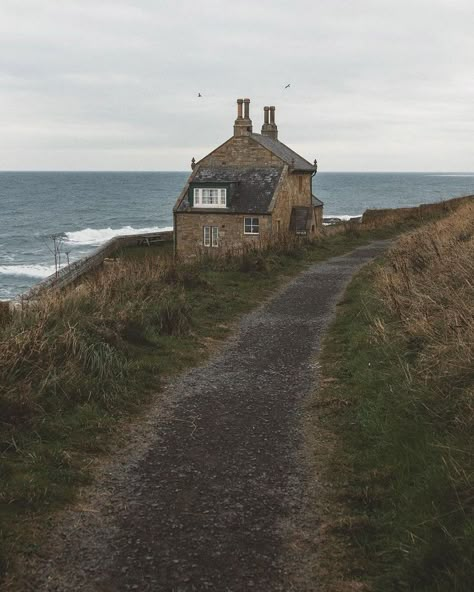 Aurelian Cycle, Cliff Ocean, Seaside Cottages, Edge Of A Cliff, House On The Hill, Exterior Houses, Cottage Aesthetic, Lighthouse Keeper, Cliff House