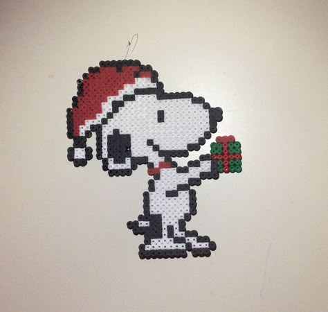 Peanuts Perler Beads, Snoopy Perler Bead Pattern, Snoopy Perler Beads, Snoopy Diy, Beaded Snoopy, Hama Beads Christmas, Christmas Perler Beads, Pokemon Bead, Pearl Beads Pattern