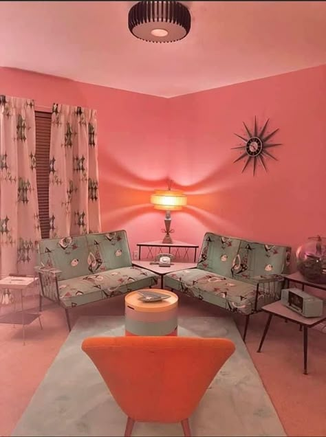 50s Living Room Vintage, 50s Room Aesthetic, 1950’s Decor, 1950s Apartment, Rockabilly Decor, 50s Room, 50s Living Room, Funky Kitchens, Atomic Age Decor