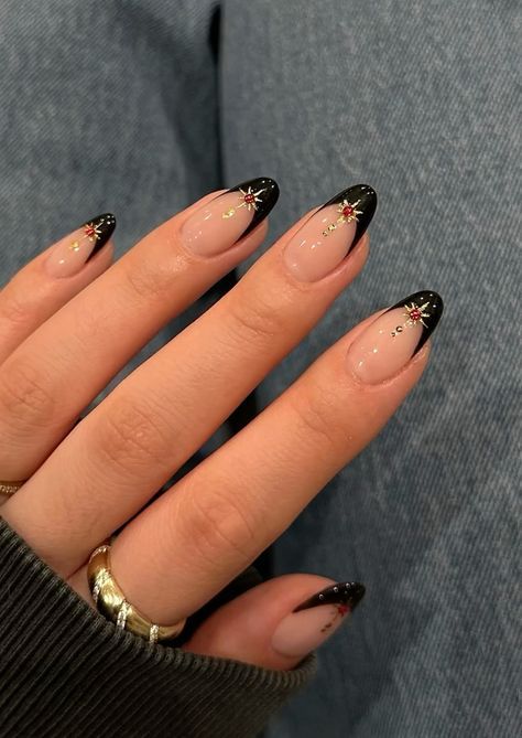 Almond Nails With Black Design, Black French Nail Designs, Nail Ideas For Summer 2023, Black Nails Design Ideas, Black And Gold Nail Art, Royal Nails, Black French Nails, Black Almond Nails, Nye Nails