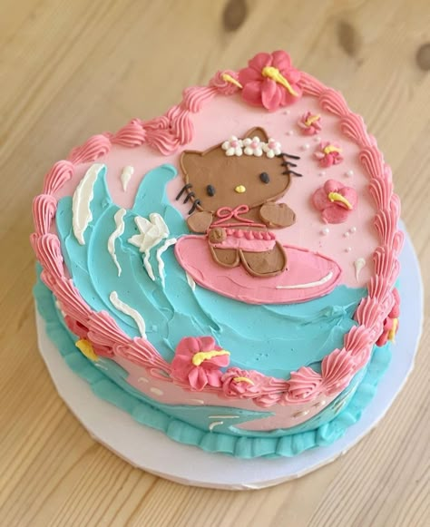 Diy Feather Trim Top, Cute Cake Simple, Hello Kitty Hawaii Birthday, Hello Kitty Hawaiian Party, Sanrio Bday Cake, Hawaiian Hello Kitty Birthday, Mandie Core, Coconut Girl Party, Nailed It Cakes