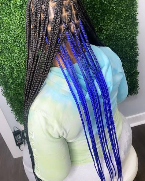 Black And Blue Peek A Boo Braids, Blue And Black Small Knotless Braids, Blue Peekaboo Hair Braids, Blue Peak A Boo Knotless Braids, Black And Blue Knotless Braids Peekaboo, Knotless Braids With Blue In The Back, Peekaboo Knotless Braids Blue, Blue And Black Peekaboo Braids, Peak A Boo Braids Blue