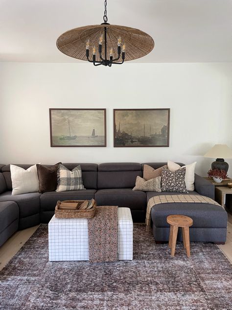 Dark Couch Living Room, Gray Sectional Living Room, Modern Vintage Living Room, Dark Grey Couch Living Room, Vintage Living Room Decor, Moody Living Room, Grey Sofa Living Room, Grey Couch Living Room, Living Room Decor Gray