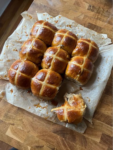 Hot Cross Buns | Bengingi The Crucifixion Of Jesus, Hot Cross Bun, Light Breakfast, Beautiful Buns, Best Morning, Banana Cookies, Sweet Buns, Crucifixion Of Jesus, The Crucifixion