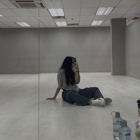 Dance Studio Aesthetic, Dance Aesthetic Hip Hop, Hiphop Dancer, Aesthetic Hip Hop, Fit Dance, Dance Vibes, Hip Hop Aesthetic, Solo Dance, Dance Motivation