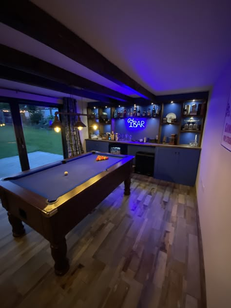 Game Bar Room, Game Shed Ideas, Game Room With Pool Table And Bar, Home Bar And Games Room Ideas, Pool Table Room Basement, Small Bar And Pool Table Room, Pool Table Room Ideas Decor, Garage Pool Table Room Ideas, Home Bar Pool Table