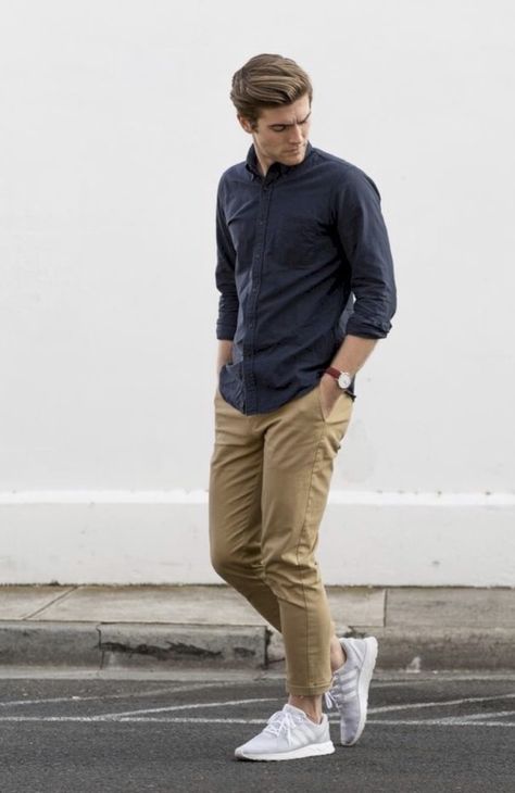 Chinos Men Outfit, Formal Men, Pants Outfit Men, Formal Men Outfit, White Tennis Shoes, Outfit Chic, Mens Casual Dress Outfits, Mens Fashion Casual Outfits, Stylish Mens Outfits