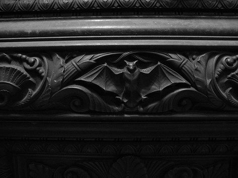 Bat crown molding Rabastan Lestrange, Wal Art, Catty Noir, Goth Home, Dark Home, Goth Decor, Relief Sculpture, Gothic Decor, Gothic Home Decor