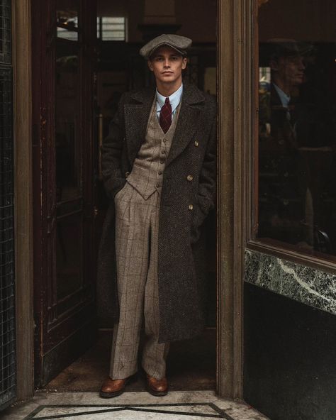 Suits 3 • Instagram British Mens Fashion Classy, Thomas Farthing London, Herringbone Outfit, English Gentleman Style Vintage, Wool Trench Coat Outfit, Winter Outfits Classic, Suit And Overcoat, Vintage Outfits Men Classy, Southern Gentleman Style