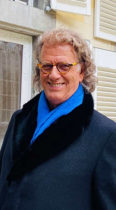 Alexander Ryback, Andre Rieu Selfie, Andre Rieu Pictures, Andre Rieu Video Call, Hospital Room Snapchat Stories, International Passport, Kayley Cuoco, Self Pictures, Andre Rieu