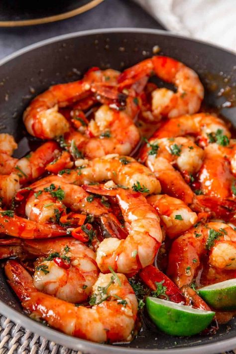 Chili Garlic Shrimp, Sweet Chili Shrimp, Sweet And Spicy Shrimp, Sushi Bowl Recipe, Spicy Garlic Shrimp, Chili Shrimp, Dinner Bowl, Shrimp Appetizers, Food Pic