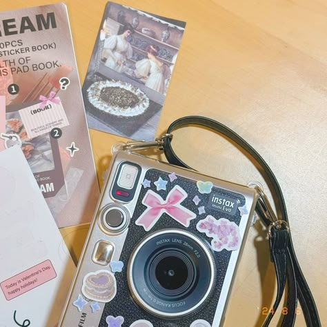 i love my @fujifilm_ca mini evo! you can print polaroids with knowing what they will look like! you can also store them in the camera using an sd card! . . . Follow @doraejou if you want to see more 🫶 #instax #fujifilm #camera #journal #diaries #camera #cameras #fujifilm_xseries #fujifilmminievo #minievo #studygram #desksetup #deskgram #deskgoals #deskspace #deskorganization #ugc #ugccreator #ugccommunity #ugcexample #ugccontent #ugccreators Instax Mini Evo Aesthetic, Instax Aesthetic, Shin Ramen, Fujifilm Instax Mini Evo, Polaroid Instax Mini, Journal Diaries, 80’s Outfits, Instax Mini Evo, Fujifilm Digital Camera