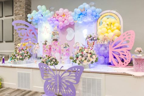 1st Birthday Butterfly | CatchMyParty.com Birthday Decoration Butterfly Theme, Birthday Party Butterfly Theme, Butterfly Theme Birthday Decoration, Butterfly Birthday Decor, Butterfly Theme Birthday Party, Pelli Decoration, 1st Birthday Butterfly, Butterfly 1st Birthday, Butterfly Birthday Party Decorations