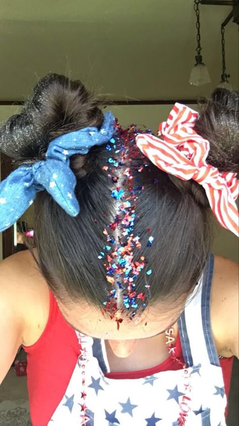 4th Of July Hair Glitter, Short Hairstyle Women 4th Of July, 4th Of July Party Backdrop, 4 July Outfits, Forth Of July Hairstyle, 4th Of July Hair Ideas, Cute 4th Of July Hairstyles, Usa Hairstyles, Usa Outfit Ideas