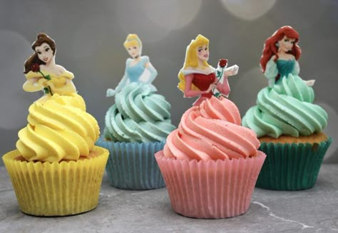 Kue Disney, Cupcakes Princesas, Castle Cupcakes, National Cupcake Day, Bolo Panda, Disney Princess Cupcakes, Disney Cupcakes, Princess Cupcake Toppers, Cupcake Day