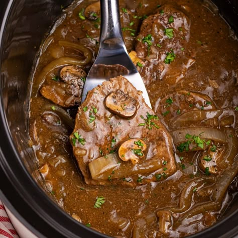 Slow Cooker Round Steak and Gravy - My Incredible Recipes Crock Pot Round Steak And Gravy, Bottom Round Steak Crockpot Recipes, Ribeye Steak Slow Cooker Recipes, Braised Eye Of Round Steak, Slow Cooker Top Round Steak, Crockpot Eye Of Round Steak, Round Steak In The Crockpot, Round Steak And Gravy Crockpot, Crockpot Tenderized Round Steak