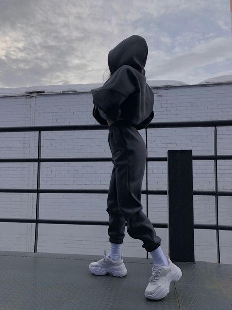 Black Gym Outfit, Black Hoodie Outfit, Uk Drip, Aesthetic Hoodies, Cold Fashion, Sweat Women, Korean Accessories, Hoodie Aesthetic, Fits Aesthetic