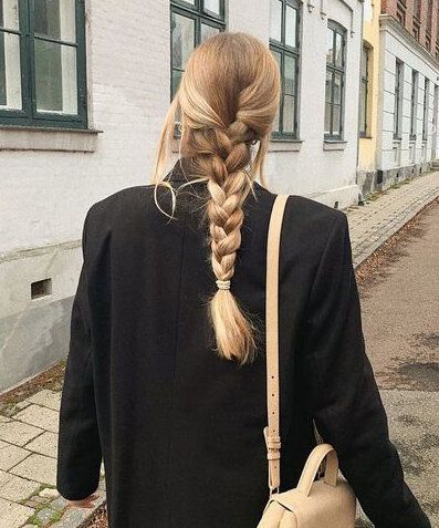 The Ultimate Guide to French Braids | HOWTOWEAR Fashion Messy French Braids, French Braid Ponytail, Side French Braids, Messy Braids, Side Hairstyles, Back View, Braided Ponytail, French Braid, Hairstyles For School