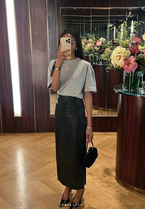 Trendy Corporate Outfits, Outfits With Jeans Casual, Couples Date Night Outfits, Date Outfit Ideas Casual, Dinner Date Outfit Ideas, Minimal Girl, Casual Long Skirt, Long Skirt Outfit, Couples Date Night