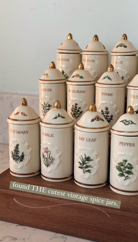 Spice Garden, Fall Decor Ideas, Casa Vintage, Room Deco, Spice Jars, Dream House Decor, Kitchen Stuff, Dream Home Design, Home Decor Kitchen