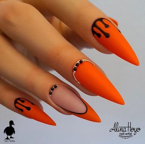 20 Cute and Spooky Halloween Nails to Try in 2024 - Lifestyle with Leah Scary Nails, Orange Nail Art, Unique Manicure, Crazy Nail Designs, Orange Nail Designs, Nail Quotes, Cute Halloween Nails, Ugly Duckling, Halloween Orange