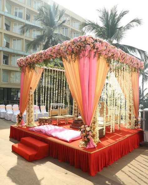 Bridal Mandap Decoration, Wedding Mantapa Decorations, Mandapam Decoration Marriage Outdoor, Simple Indian Mandap Decor, Wedding Mandap Decorations Indian, Destination Wedding Mandap, Groom Stage Decoration, Wedding Mandap Decoration Outdoor, Simple Wedding Mandap Decor