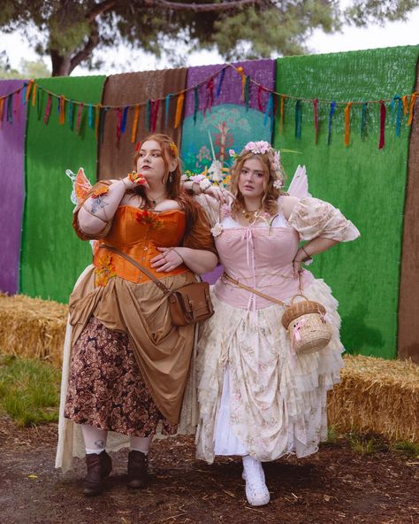 Ren Fairies 🍁✨🌷 #renfaire #rennaissancefaire Renfest Fairy Costume, Fairy Ren Faire Costume, Ren Fest Costumes Women, Ren Fest Outfits, Renn Faire Outfit, Ren Faire Witch, Fairy Ren Faire, Ren Faire Fairy, Festival Prep