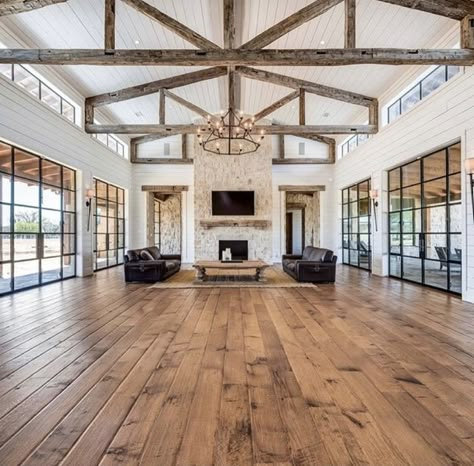 Barndominium Interior, Farmhouse Light, Farmhouse Barndominium, Open Living Room, Wooden Floors, Barn Style House, Barn Homes, Metal Building Homes, Salou