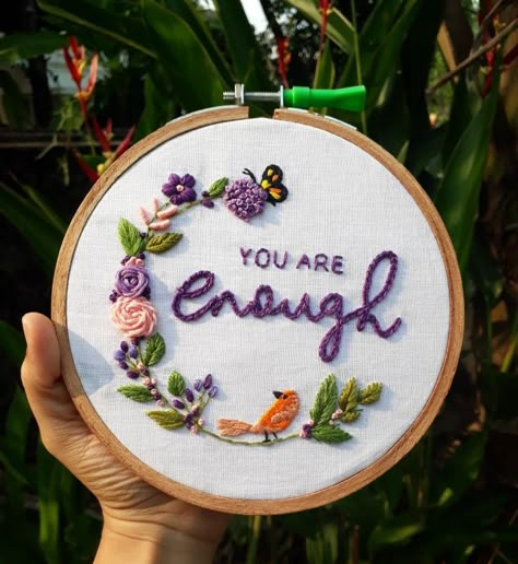 Floral Embroidery Hoop with quote❤️ Embroidery Hoop Quotes, Meaningful Embroidery, Embroidery Typography, Verse Embroidery, Crafts For Friends, Quotes Embroidery, Embroidery Quotes, Character Embroidery, Quote Embroidery