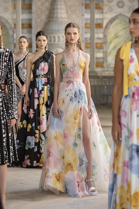 Georges Hobeika Spring 2022 Ready-to-Wear I DreaminLace.com 2022 Ss Collection, Couture Fashion 2022, Dress 2022 Trend, Ss23 Fashion Trends, Spring Dresses 2022, Trends 2022 Fashion, Spring Fashion Collection, Couture Ss23, Paris Fashion Week 2022