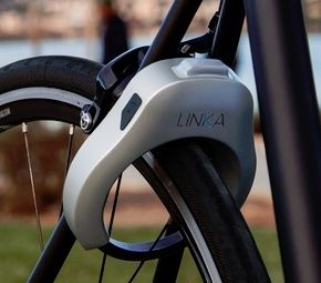 Best GPS Bike Trackers and Smart Locks | 2016 Listings and Reviews Recommended by http://www.hackneylocks.co.uk Design Problem Solving, Futuristic Bike, Scooter Parking, Shark Tank Products, Bicycle Lock, Parking Area, Bike Lock, Cool Bike Accessories, Bicycle Wheel