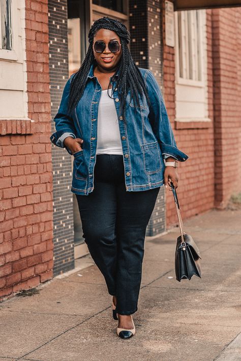 Oversized Jeans Jacket Outfit, Denim Jacket Outfit Plus Size, Size 18w Outfits Curvy Fashion, Oversized Jean Jacket Outfit, Plus Size Denim Outfits, Straight Flare Jeans, Plus Size Jeans Outfit, Trucker Jacket Outfit, Jeans Jacket Outfit