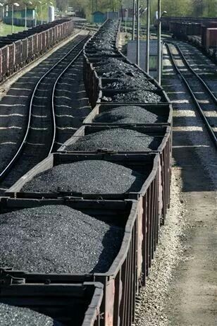 Unit train of coal Coal Miners, Salon Suites, Army Corps Of Engineers, Train Pictures, Coal Mining, The Train, West Virginia, Newcastle, Railroad Tracks