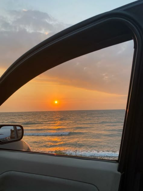 #car #sunset #sun #sea #view Car Sunset, Car View, Sea View, Sky Aesthetic, Fake Story, Outer Banks, Beach Sunset, Phone Wallpaper, The Sun