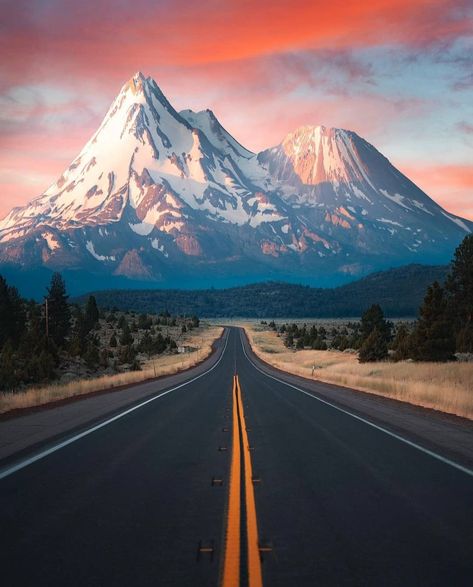 Mt Shasta, Mount Shasta, Back Road, Find Yourself, Countries Of The World, In The Mountains, Beautiful Sunset, Vacation Trips, Beautiful World