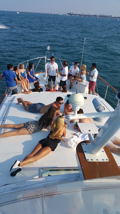 Yacht Parties, Party Yacht, Boat On Lake, Chicago Luxury, Types Of Parties, Small Yachts, Private Boat, Chicago Hotels, Yacht Rental